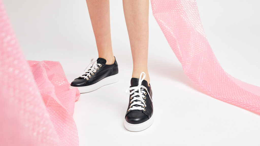 Look con sneakers Aprile 2022