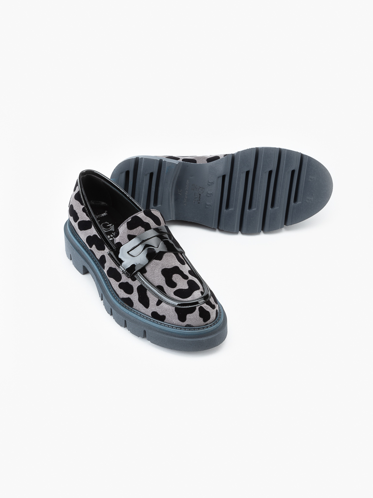 Alessia647 Gray Leopard